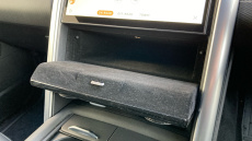 Land Rover Discovery 3.0 D300 Dynamic SE 5dr Auto Diesel Station Wagon